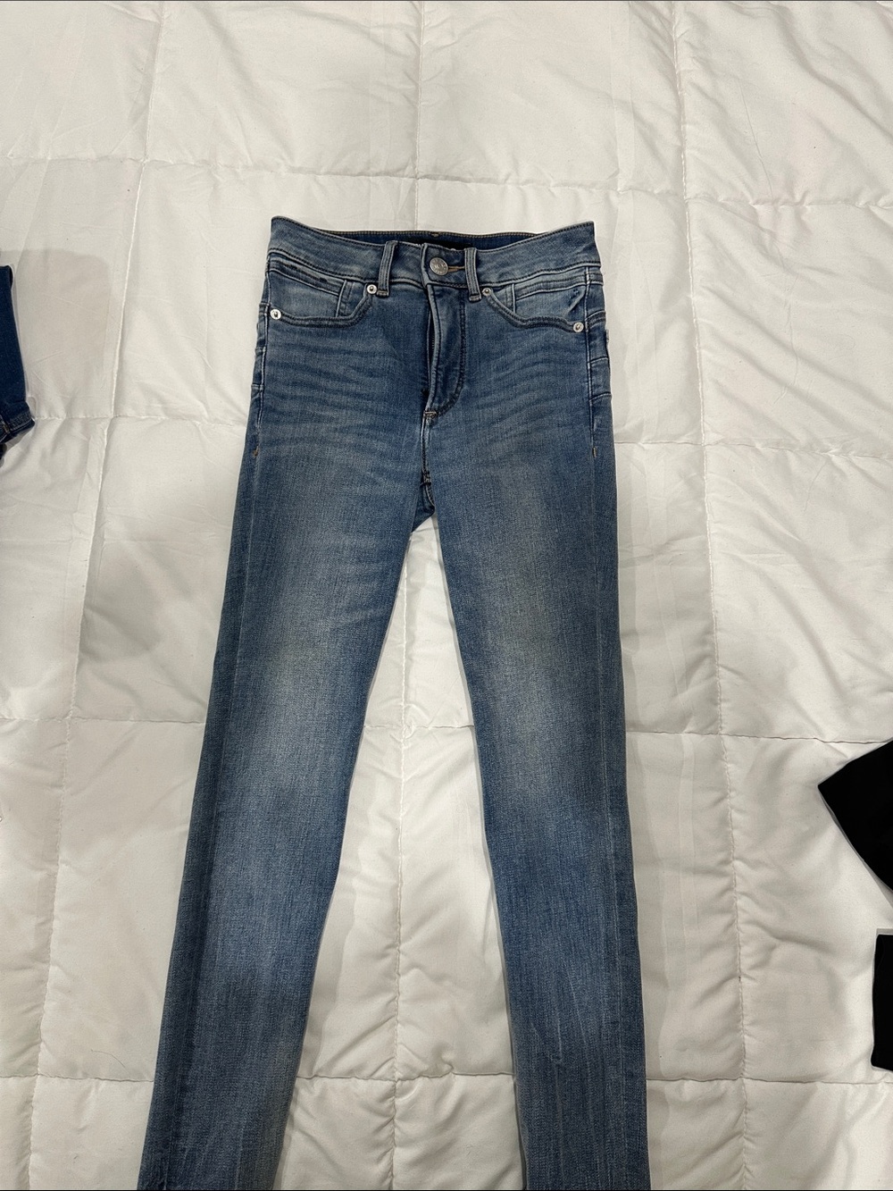 Express Women's Skinny Jeans in Faded Blue Wash